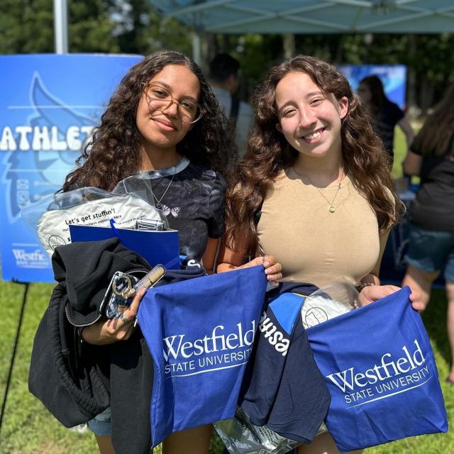 New Student Orientation with two students holding WSU bags smiling.